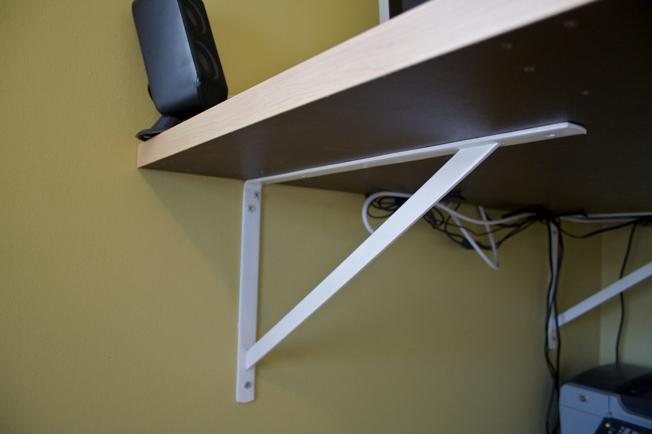 Supporting A Desk With Wooden Frames Diy